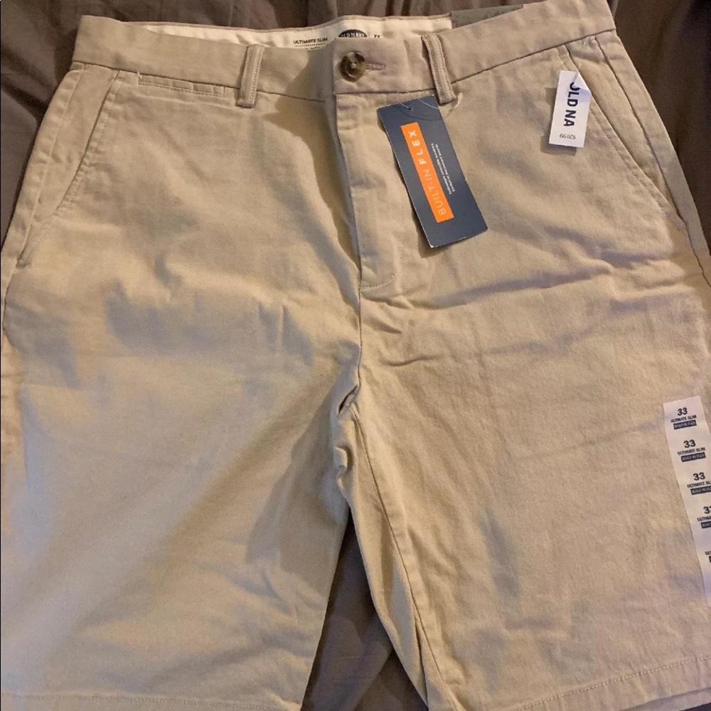 Men’s khaki shorts